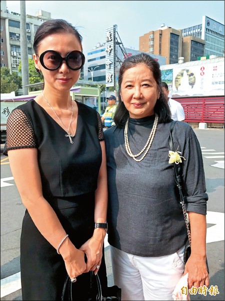 黃松義告別式 翁虹蘇明明致哀