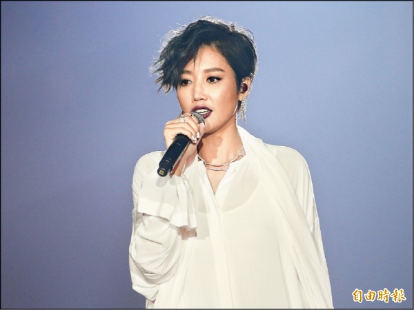 A-Lin34歲生日開唱 母女交心