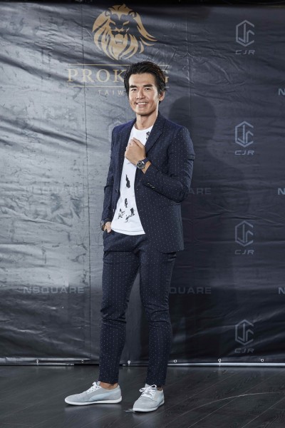 楊一展激戰兩小時 褲檔全濕了