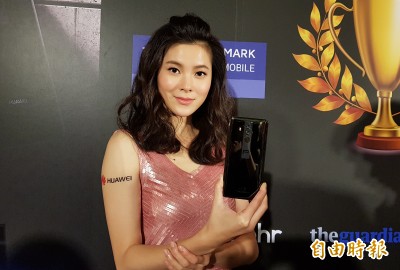 比iPhone X奢華！保時捷設計手機再一發  4.99萬高貴開賣