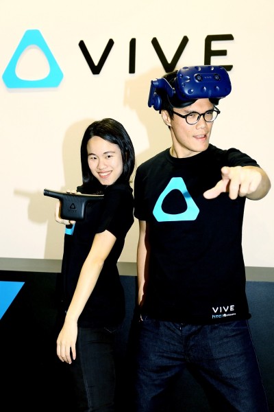 HTC升級版頭盔VIVE Pro下月出貨 台灣售價2萬4988元、上代降價