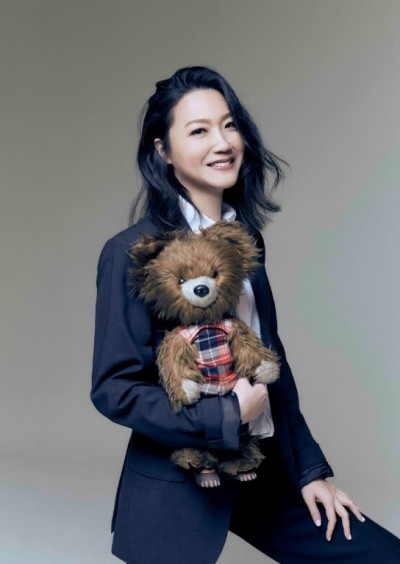 曲家瑞出書曝「私藏」男人 40個娃娃陪伴不孤單