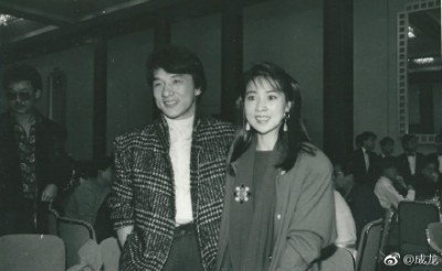 成龍不甩小龍女風波 罕見曬林鳳嬌合照