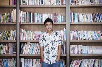 劉子千「胸毛森林」嚇壞路人阿嬤 曝與老爸劉家昌3個月沒聯絡