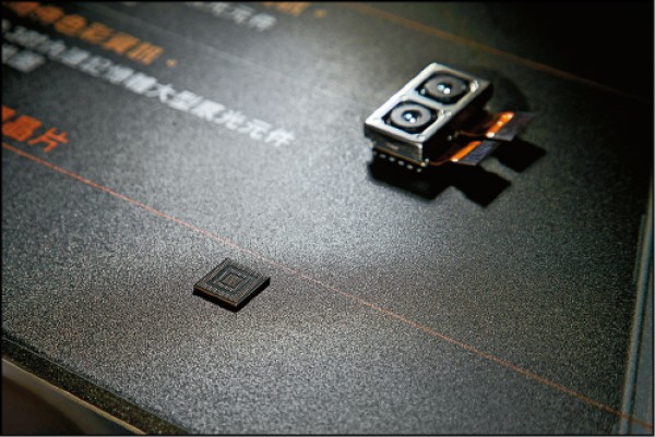 【流行消費】〈暑假換機潮〉Android旗艦手機卡位戰 新機發不停