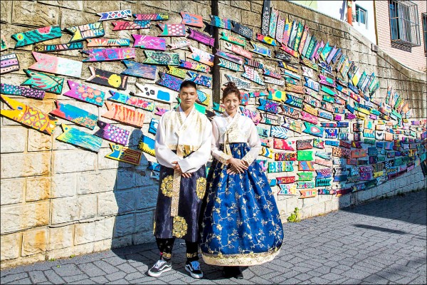 《前進釜山影展》林哲熹李千娜圓夢穿情侶裝