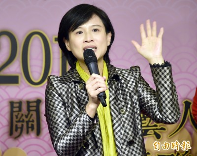 錯愕!不爽「去蔣化」 文化部長鄭麗君敬酒竟被呼巴掌 錯愕!不爽「去蔣化」 文化部長鄭麗君敬酒竟被呼巴掌