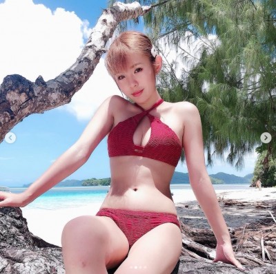 國光女神辣曬水滴奶 32C門洞大開網暴動 國光女神辣曬水滴奶 32C門洞大開網暴動