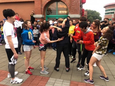 新人男星慘了!外景刁難胡瓜給難堪 新人男星慘了!外景刁難胡瓜給難堪