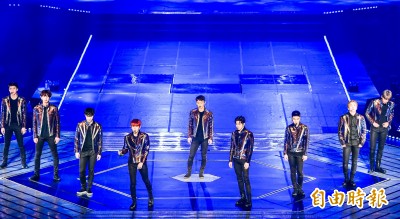 好幸運！北捷車廂巧遇EXO 粉絲超興奮