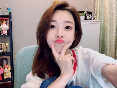 網紅曾瞞婚床戰乾爹 鏡子前真實身材曝光網驚呆
