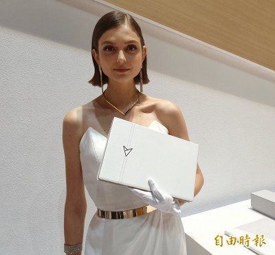 華碩30周年特別版「奢華」筆電！手工皮革+18K玫瑰鍍金Logo