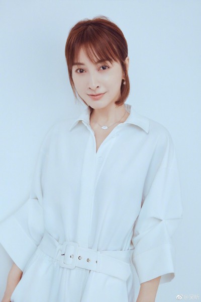 女星轉賣男神送的禮物   定價曝光網氣炸「有多缺錢」