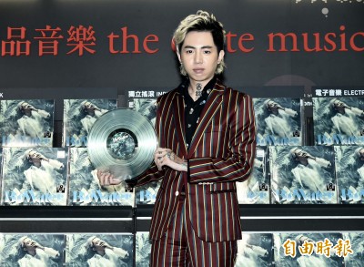 不屑人民幣！ 男星怒嗆：不做舔共中國台灣歌手