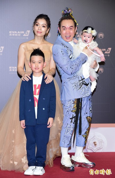 金曲》康康彩色沖天炮亮相 笑罵7歲兒「不肖子」