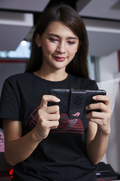 （影音）台灣8月開賣！華碩ROG Phone II售價有誠意 規格升級還降價