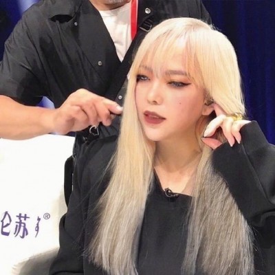 大膽！阿妹男友開把金髮韓妞 網驚：死會了