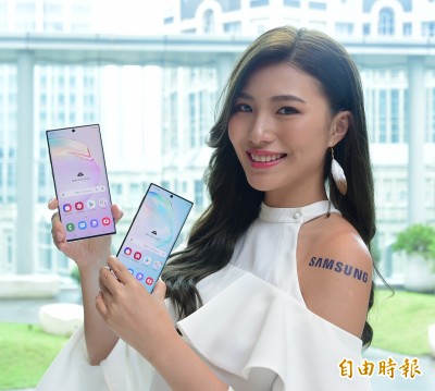 三星Note 10便宜版不給插記憶卡 網友爆氣：逼人買貴的