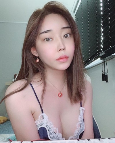 爆乳網紅被爆賣淫認了!淚崩道歉揭下海心酸內幕 爆乳網紅被爆賣淫認了!淚崩道歉揭下海心酸內幕
