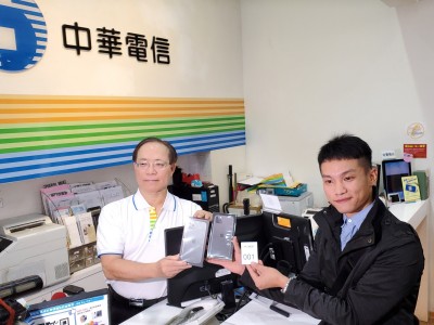 iPhone 11今開賣!全台最狂果粉是他 排6天多拿一台免費夜幕綠 iPhone 11今開賣!全台最狂果粉是他 排6天多拿一台免費夜幕綠