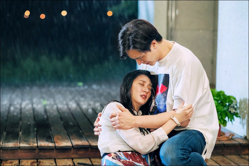 林逸欣雨中告白糗昏了    吃多羞被男神公主抱