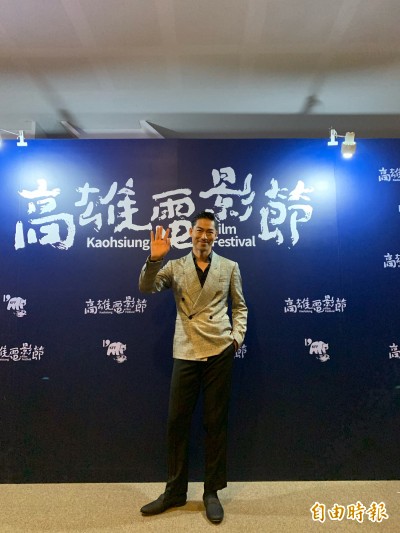 志玲老公AKIRA高雄亮相！遇民眾嗆韓國瑜淡定微笑