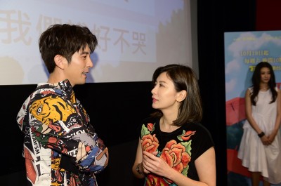 修杰楷激情床戰女星 賈靜雯目睹冷問:有伸舌頭? 修杰楷激情床戰女星 賈靜雯目睹冷問:有伸舌頭?