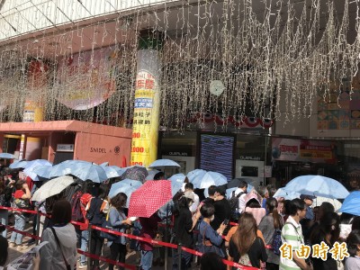 排7.5小時搶買家電 SOGO週年慶東區盛況重現 排7.5小時搶買家電 SOGO週年慶東區盛況重現