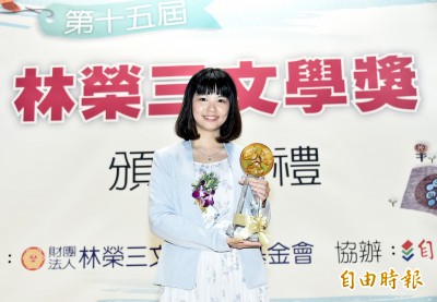 文學獎》散文首獎李筱涵 寫出家有罕病兒心酸 文學獎》散文首獎李筱涵 寫出家有罕病兒心酸