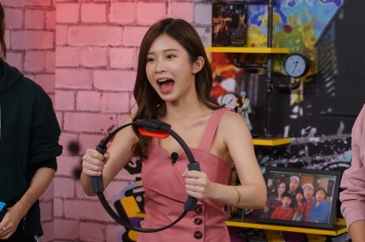 雞排妹低胸洩C乳 嬌喘「我有續航力問題」 雞排妹低胸洩C乳 嬌喘「我有續航力問題」
