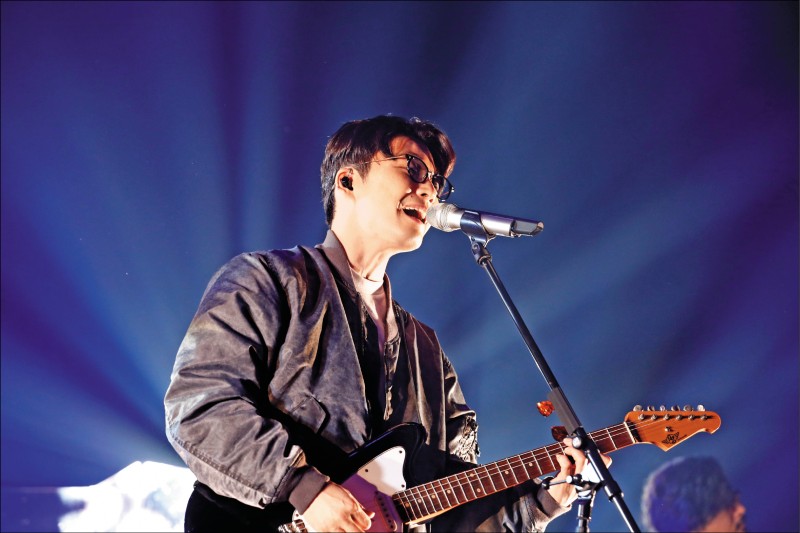 星野源揪台粉一起嗨跳戀舞   隔8年開唱觀眾飆20倍