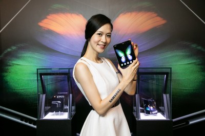 三星摺疊機Galaxy Fold首批限量賣翻 追加貨量二週後抵台