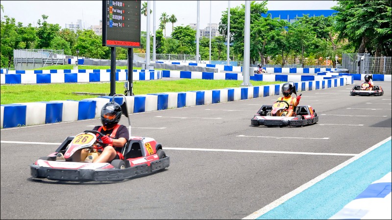 【春節特刊】大、小賽車手一起玩