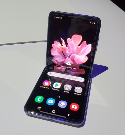 三星翻蓋摺疊機2／21台灣上市 售價48880元