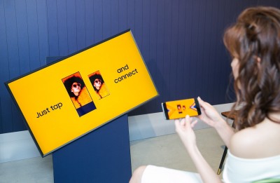 全台首款翻轉創新電視 自動感應手機橫向直向旋轉