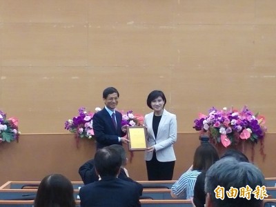 敬佩文化貢獻 林萬億爆料鄭麗君「討錢很硬」 敬佩文化貢獻 林萬億爆料鄭麗君「討錢很硬」