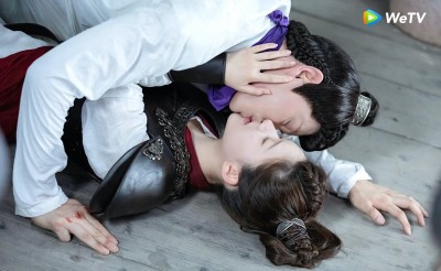 網劇男神慾火噴發!強忍「生理反應」爽摸女主角 網劇男神慾火噴發!強忍「生理反應」爽摸女主角