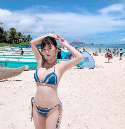 清純校花脫了!袒胸蹦出巨乳 車頭燈狂晃快走光 清純校花脫了!袒胸蹦出巨乳 車頭燈狂晃快走光