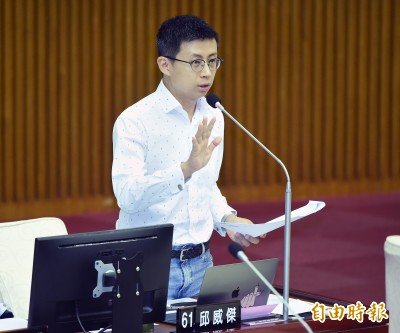 呱吉慘了!兌現罷韓祭品文 「屁股夾斷53根筷子」 呱吉慘了!兌現罷韓祭品文 「屁股夾斷53根筷子」