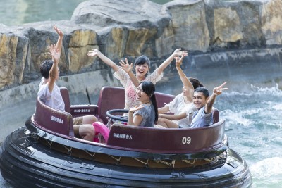 蝴蝶袖新勇敢露出來  遊玩六福村有玩又有拿！