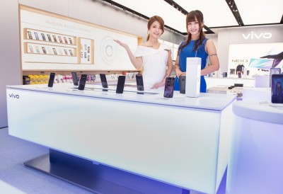 vivo旗艦店搶進台北三創 限定這天「手機加1元多1支」