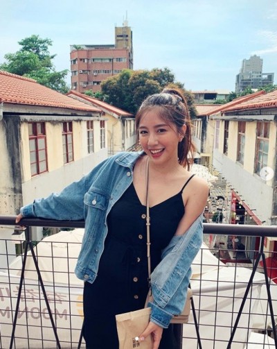 辜莞允白沙灣辣露渾圓半球 羞曝「露胸正當理由」