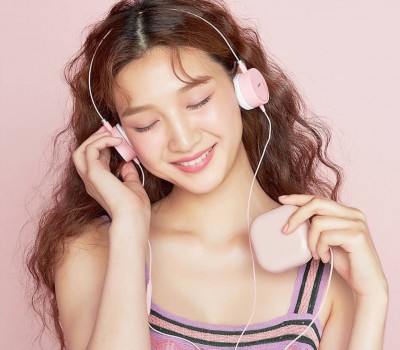 Samsung創意總監操刀    打造3C感馬卡龍方塊氣墊