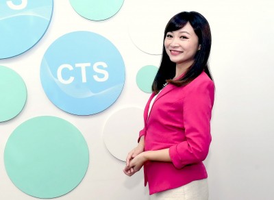 高雄市長補選華視美女主播開票 陳詩雅壓力破表狂冒痘