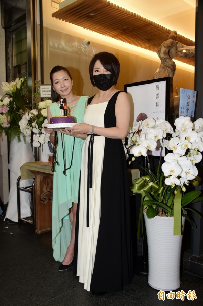 靈堂動滋動滋 于美人Makiyo掀翻羅霈穎冥誕 靈堂動滋動滋 于美人Makiyo掀翻羅霈穎冥誕