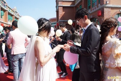18歲結婚合適嗎? 她自曝那年紀還很呆 18歲結婚合適嗎? 她自曝那年紀還很呆