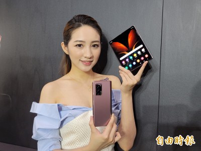 升級全螢幕！三星二代側翻摺疊機Z Fold 2搶先動手玩 9／18開賣