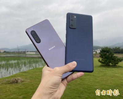 誰是「安卓輕旗艦王者」？Sony Xperia 5 II、三星S20 FE比一比