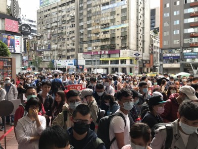 SOGO周年慶大爆發 上班族門口睡一晚搶這個
