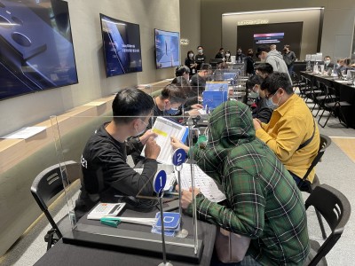 三星S21「星粉」搶先取機防疫分流 「溫咖啡快閃店」免費喝